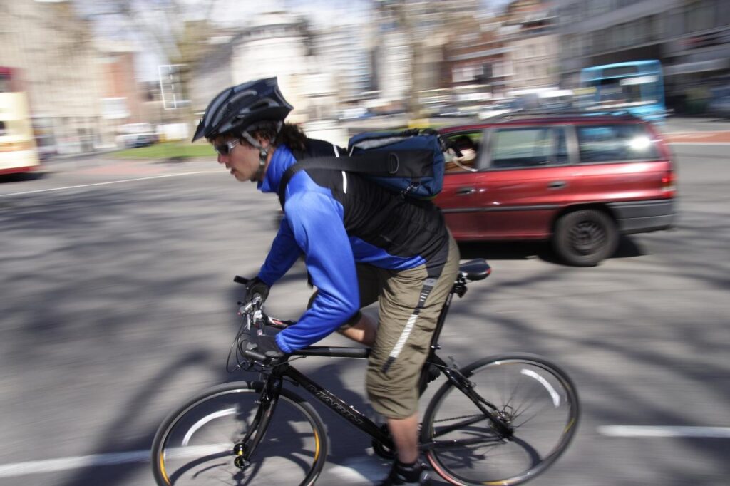 How to pack things on your bicycle safely